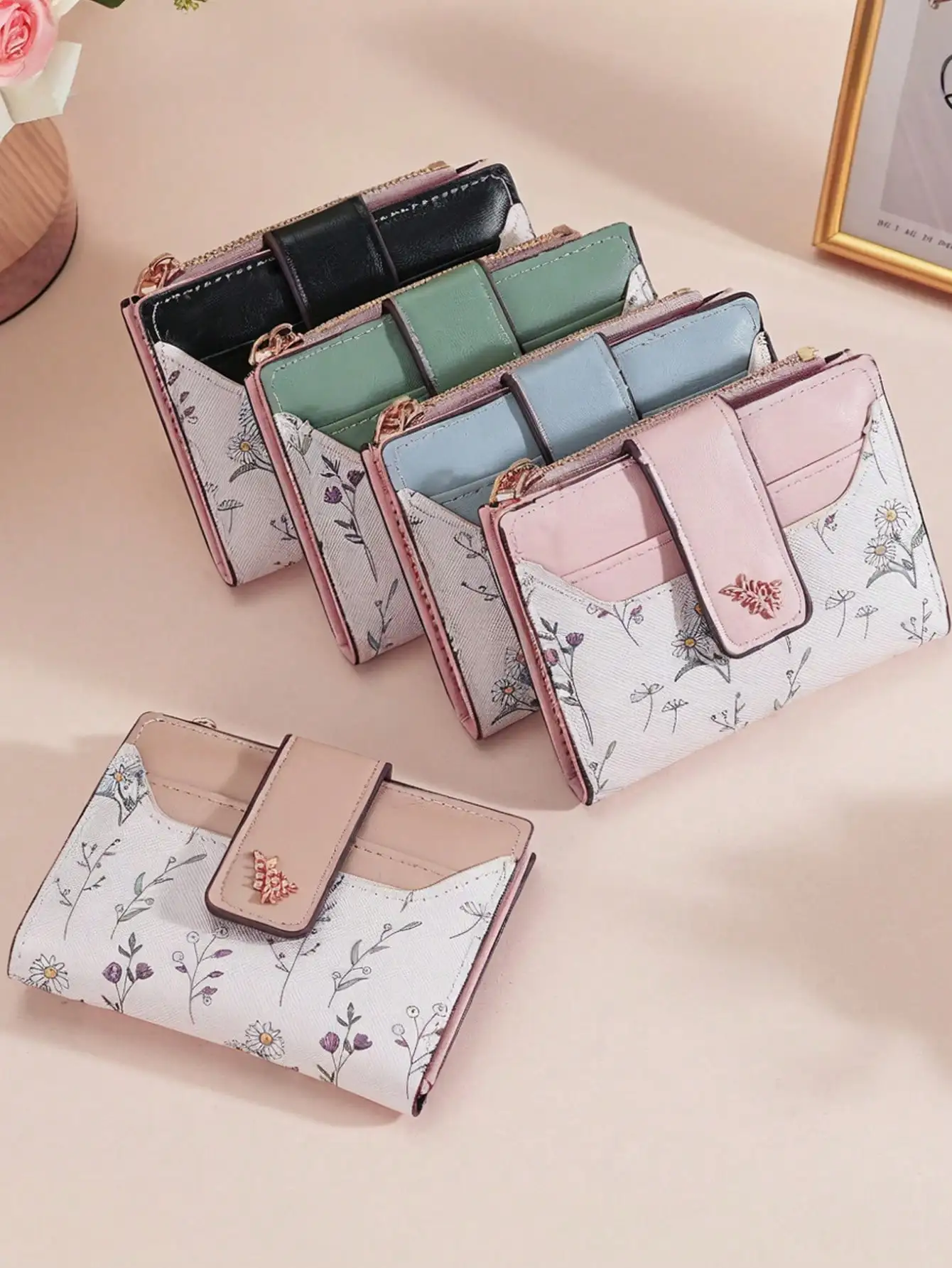 

1pc Creative New Fashionable Cute Elegant Floral Short Wallet, Multi-Card Slots Card Holder, Compact Portable Coin Purse, High-End Women Multi-Functional Student Wallet, Multi-Functional Storage Bag, Can Hold Lipstick, Hair Clips, Jewelry, ID, Driver's Li