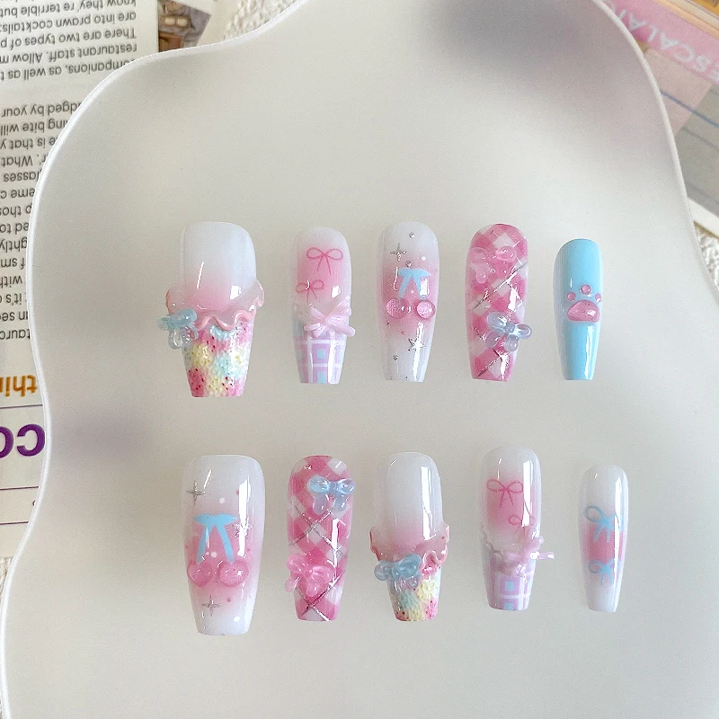 10 peças de arte de unha em forma de caixão artesanal pura, lindas unhas falsas, arte de unha azul branca rosa brincalhona, adequada para mulheres usarem
