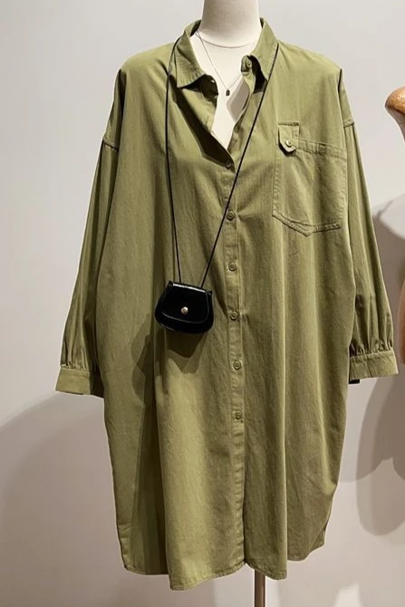 

Новое женское платье-рубашка свободного кроя для весны/лета 2026 года