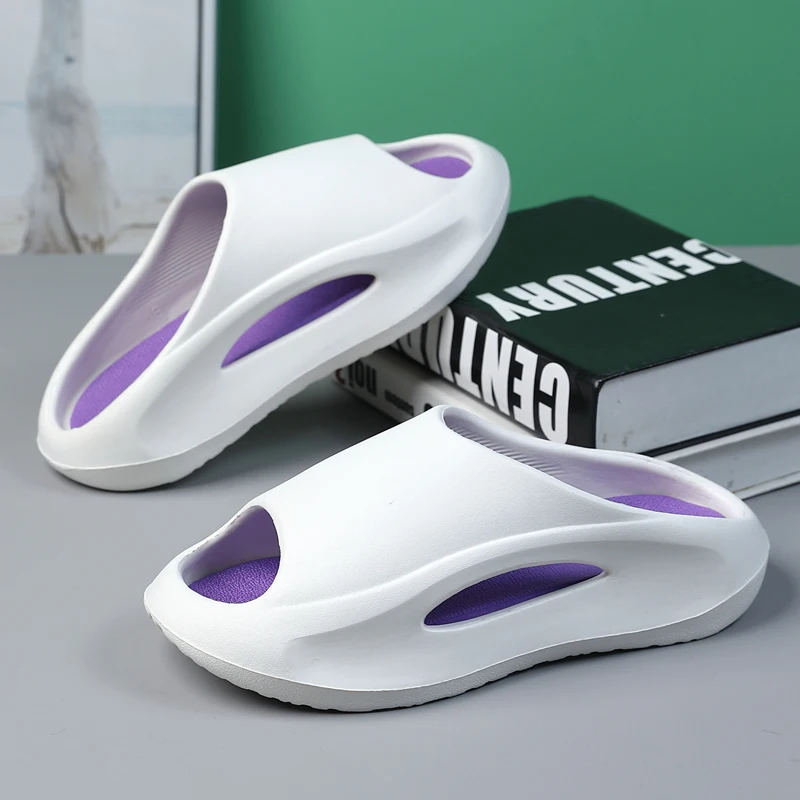 

Новые легкие нескользящие модные сандалии для мужчин и женщин, пляжные тапочки для пар, семейные шлепанцы для ванной комнаты