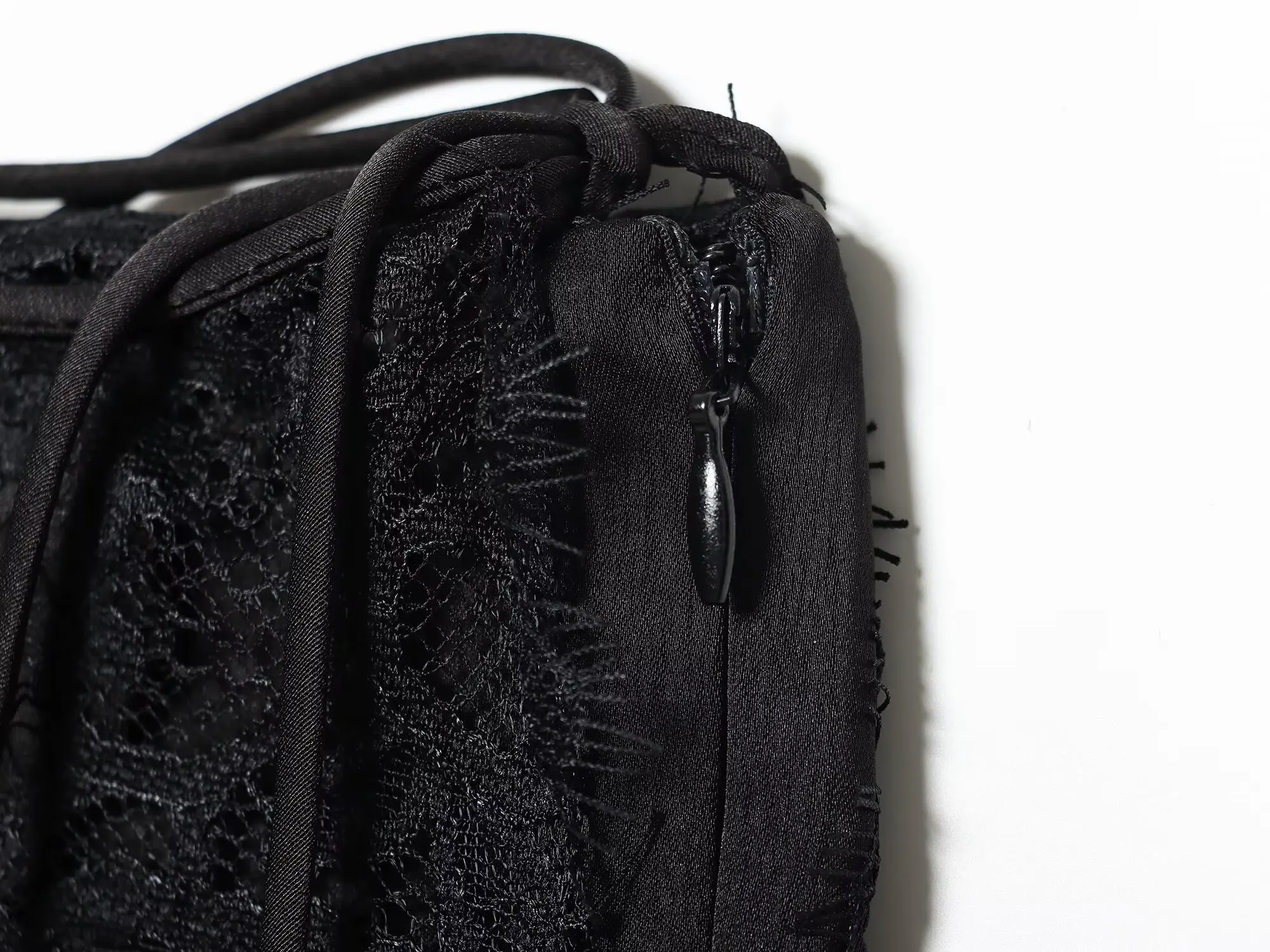 กระโปรงยาวทรงเอไลน์ผ้าซาตินลูกไม้ BSAY สำหรับผู้หญิง แฟชั่นฤดูใบไม้ร่วงฤดูหนาว ดีไซน์เรียบหรู ทันสมัย เอวสูง สง่างาม