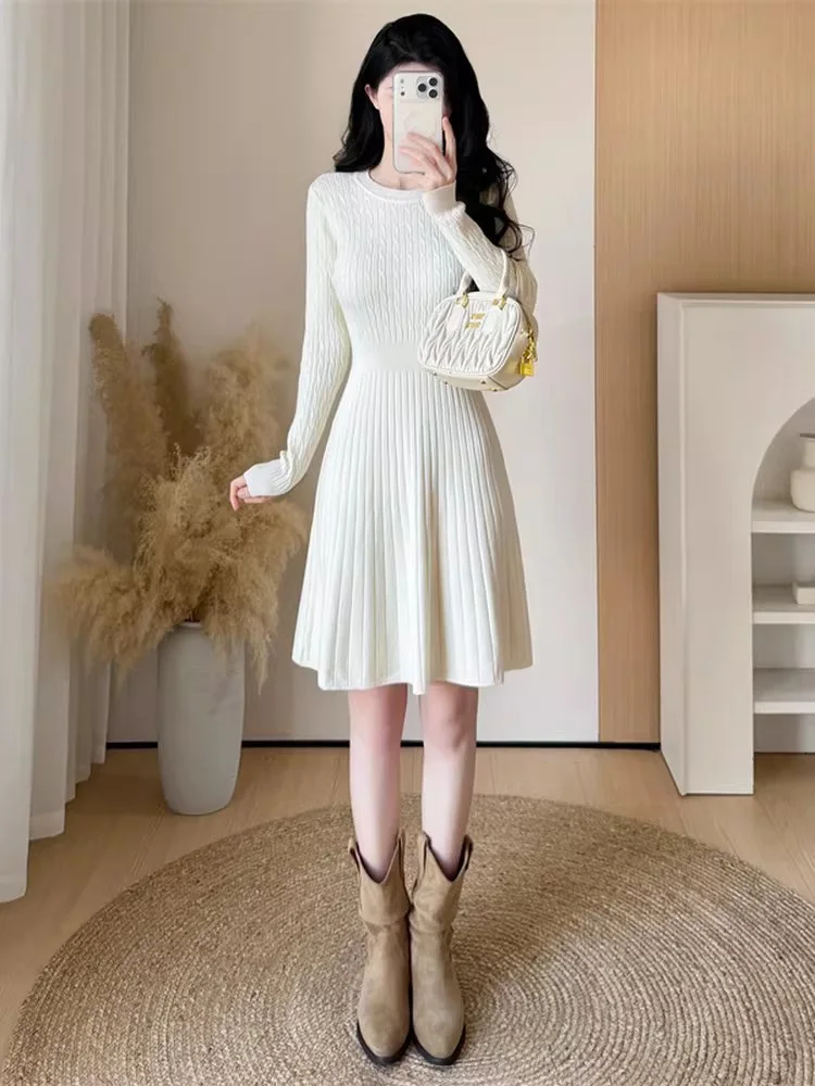 เดรสไหมพรมผู้หญิงใหม่สำหรับฤดูใบไม้ร่วงและฤดูหนาว ดีไซน์เรียบง่าย คอทรงโอ แขนยาว ยืดหยุ่นสูง ทรงเข้ารูป ทรงเอ