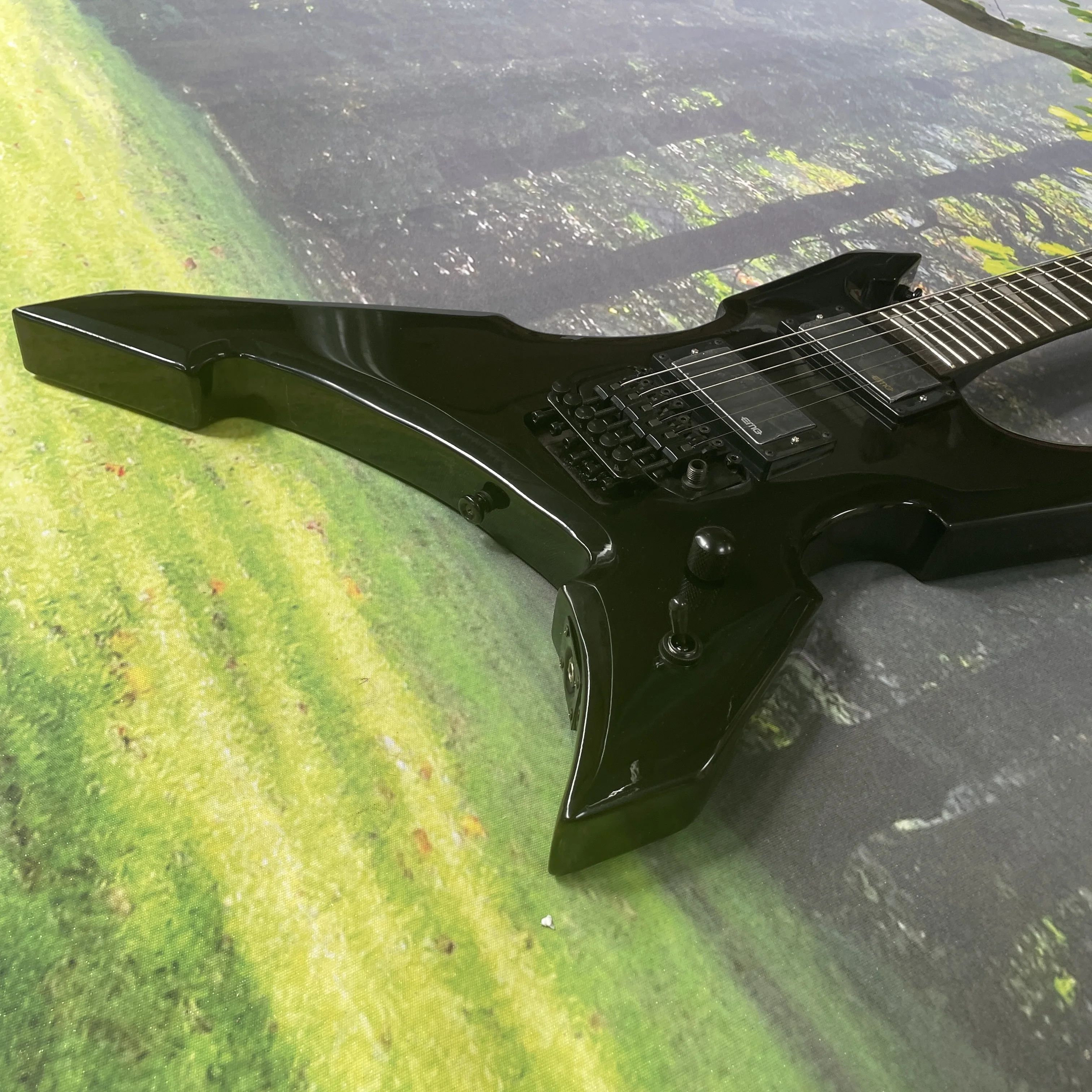 جيتار كهربائي أسود غير منتظم مكون من 6 أوتار جيتار أجهزة سوداء