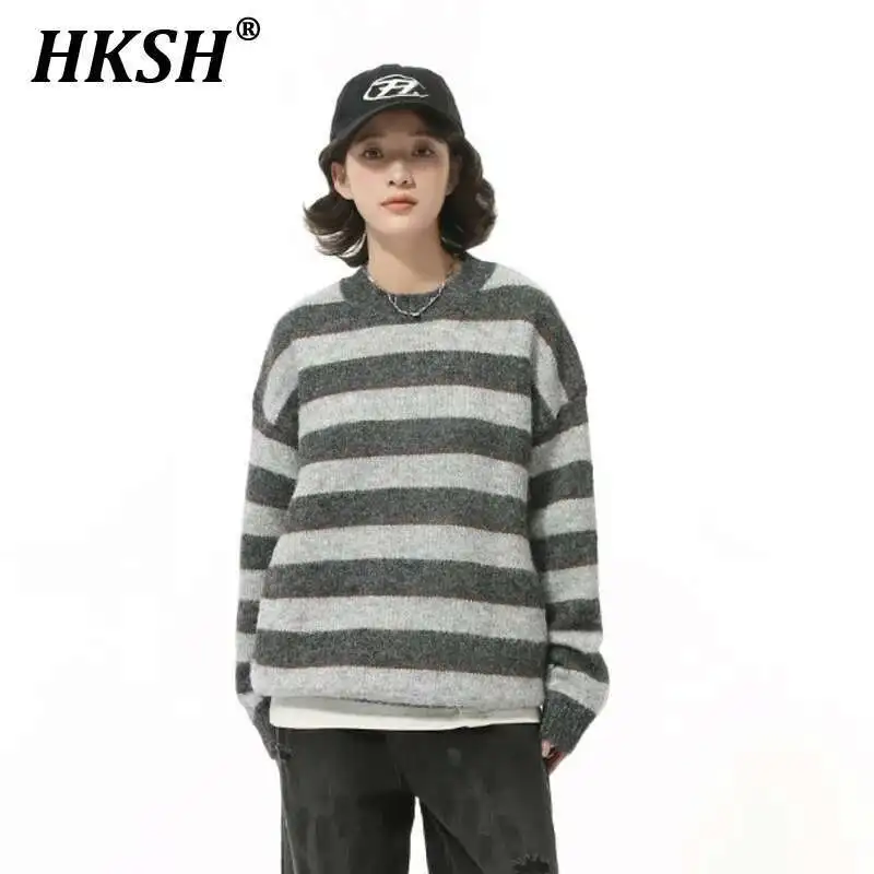 

HKSH Autumn Winter New Women's Tide Streetwear Korean Color Contrast Thick Stripe O-Neck Knitted Sweater Chic Pullover HK3090