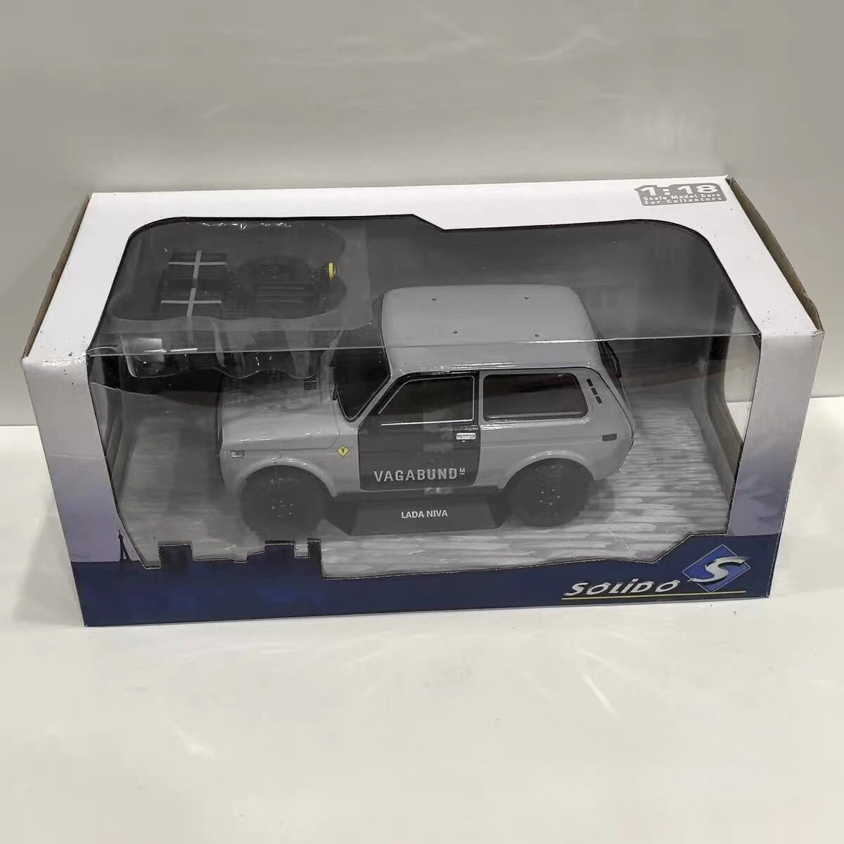 

Front Windshield Cracked Diecast SOLIDO 1/18 Scale LADA NIVA 1980 LADA Off Road Vehicle W3 Alloy Car Model