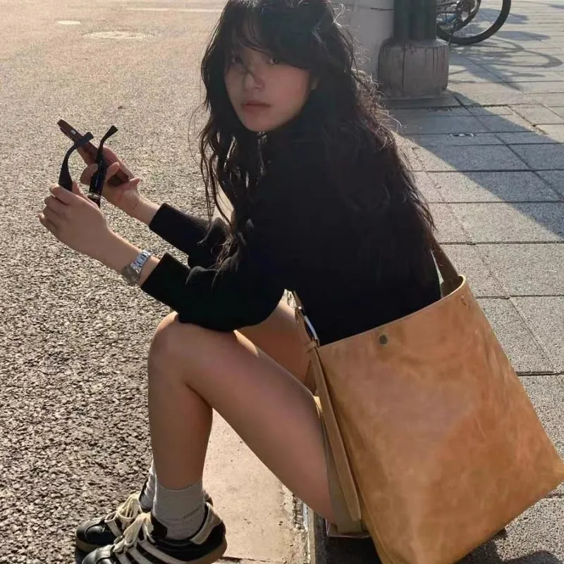 

Коричневая сумка-тоут с заклепками в корейском стиле, женская темно-бордовая винтажная сумка на плечо большой вместимости, женская элитная модная сумка через плечо для поездок на работу