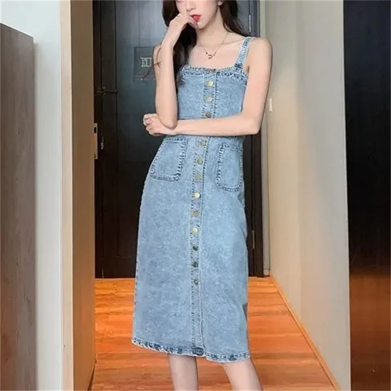 

2025 Spring/Summer New Retro Cowboy Strap Dress Women's Fashion Slim Stretch Single Breasted Medium Long Sexy Denim Strap Dress