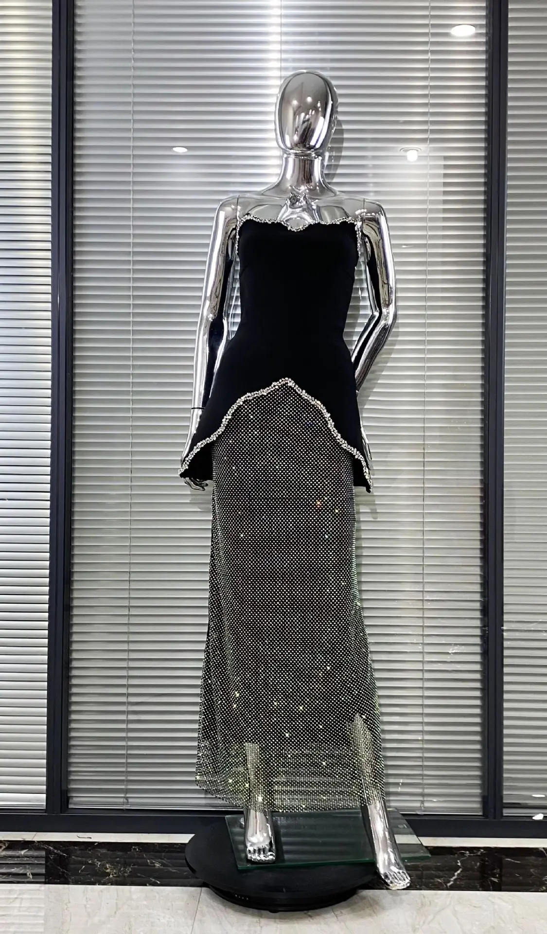 Sexy Diamonds Long Two Pieces Skirt Bandage Set Strapless Long Top And Glitter Net Skir Set Celebrity Sparkly Evening Party Suit