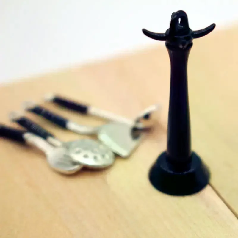 ชุดอุปกรณ์ครัวจิ๋วสำหรับเด็ก 6 ชิ้น ของเล่นบทบาทสมมติ ชุดช้อนตะหลิวแขวนแนวตั้ง ของตกแต่งครัวจำลอง