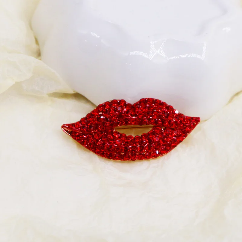 Fashion Women Red Lips Full Rhinestone Luxury Brooches Pins Creative Sexy Crystal Shining Party Wedding Jewelry Accessories Gift