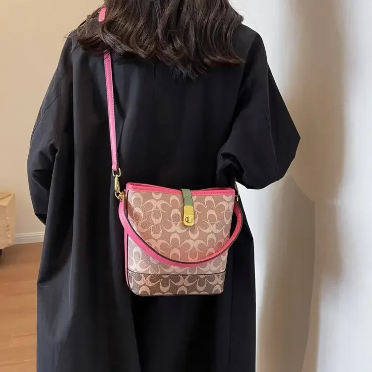 

Women's 2025 High-End Bucket Tote Bag Lock Print Luxury Shoulder Spacious Waterproof Fashion Work Designer Bag