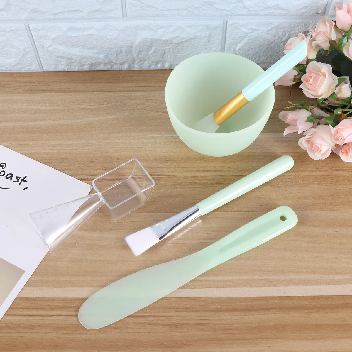 

5Pcs Facial Mask Bowl Set Silicone Plastic DIY Tools Kit Mixing Bowl Makeup Brush Stick Lightweight Portable Home