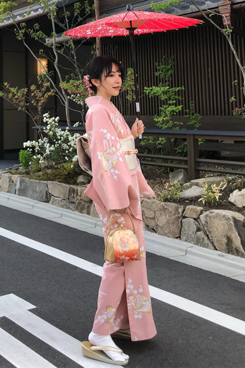 Kimonos Frau japanische Kimono Strickjacke Cosplay Shirt Bluse japanische Yukata weibliche Sommer Strand Kimono Fotografie Kleidung