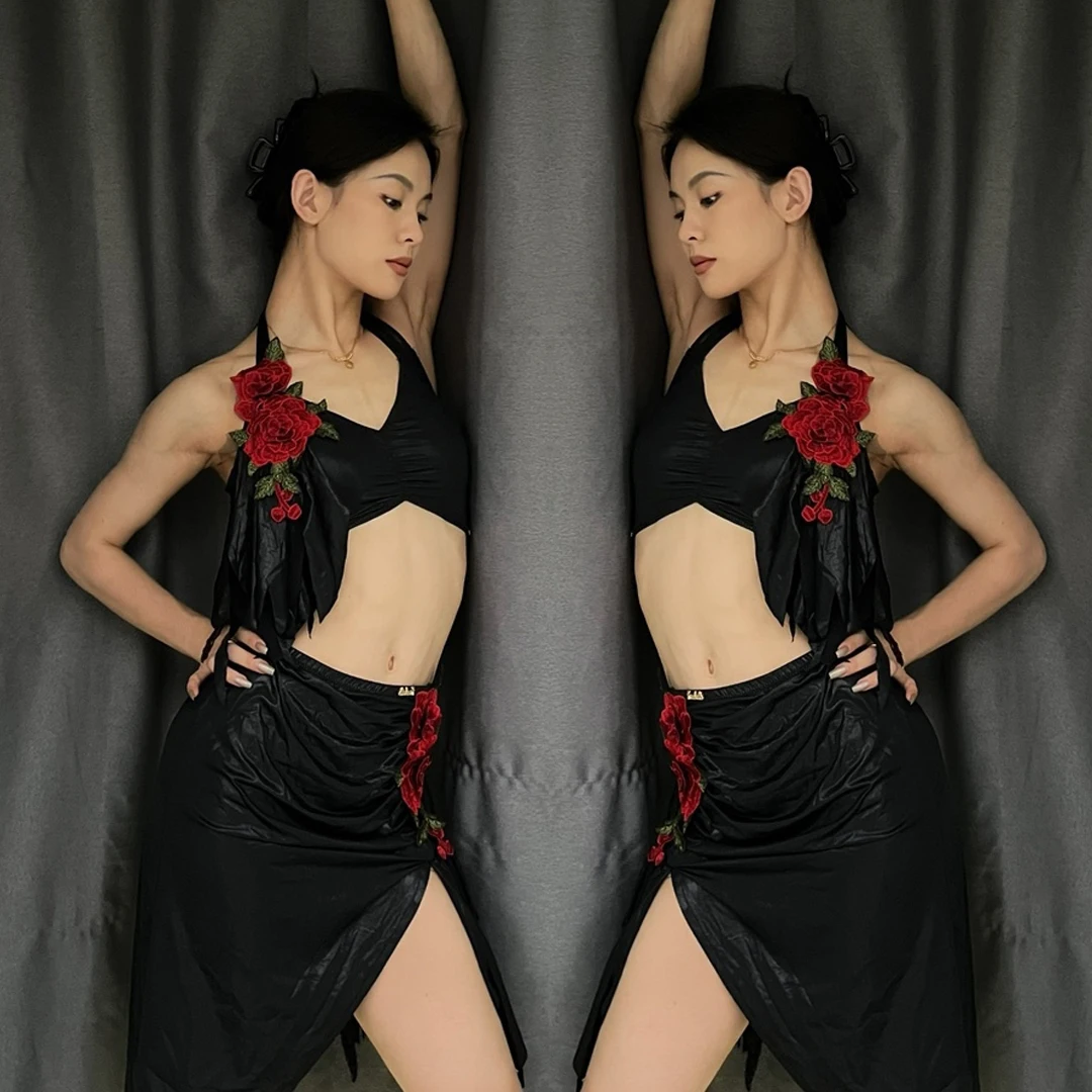 Abiti da ballo latino sexy per adulti Donna Abito diviso rosa Top in pelle nera Gonna Costume da prestazione Abbigliamento da pratica latino DNV24524