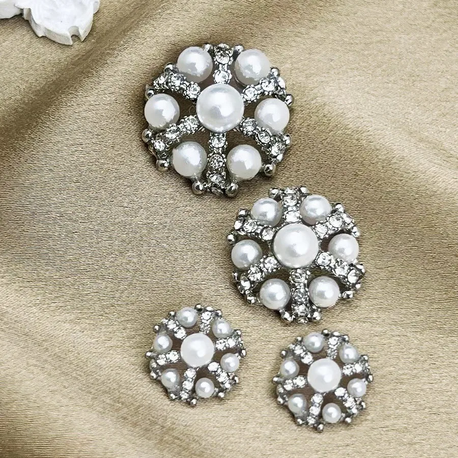 

6 шт. стильных пустотелых металлических пуговиц с жемчужинами и цветами для одежды, рубашек, свитеров, обуви, аксессуары