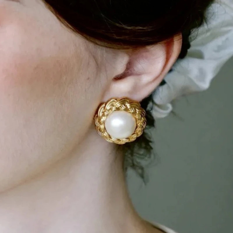 Modern Jewelry Elegant Design Texture Metal Simulated Pearl Stud Earrings For Women Female Gifts Simply Design Ear Accessories