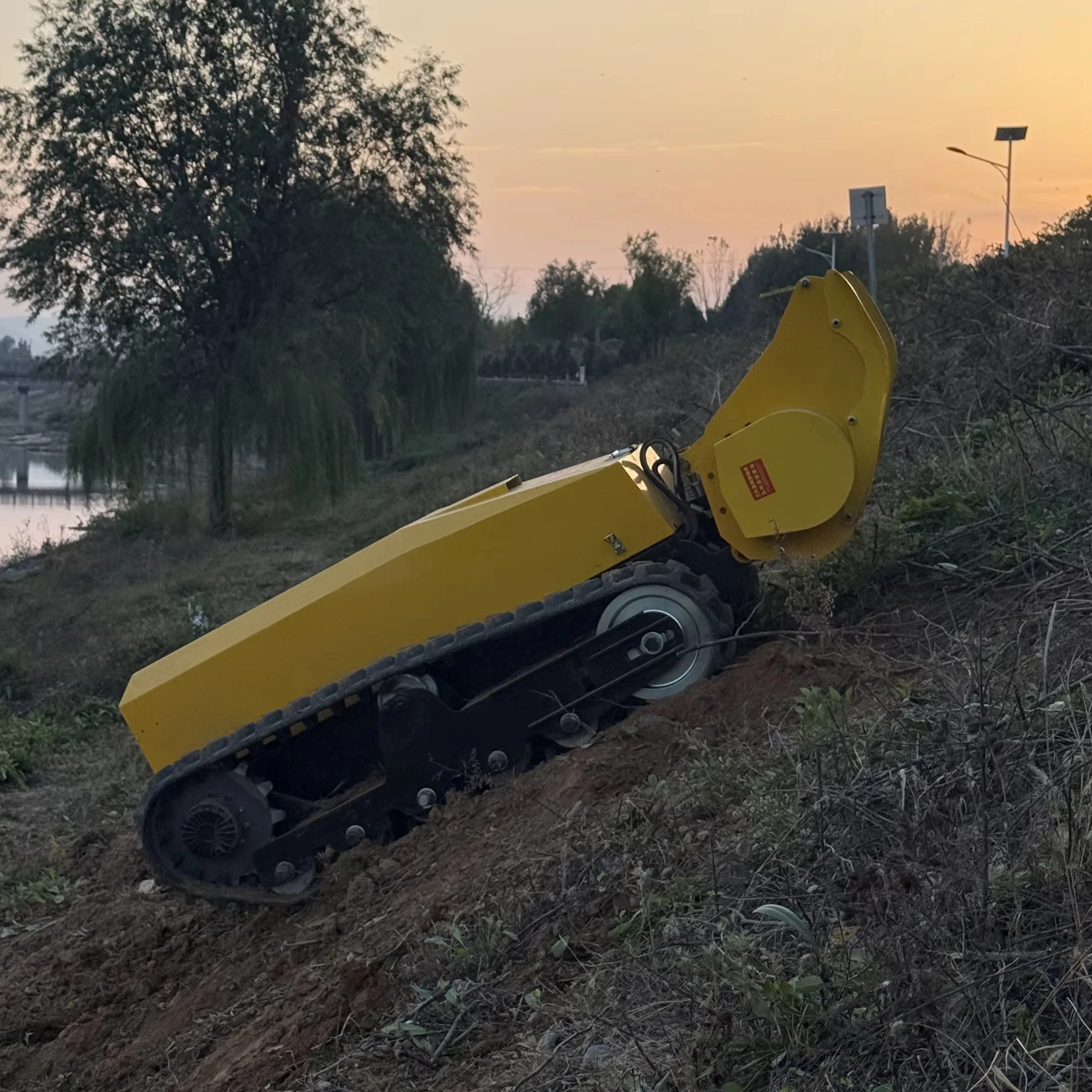 High Maneuverability Industrial Grade Wireless Remote Control Electric Lawn Mower Remote Operation Forest Brush Mulcher Mower