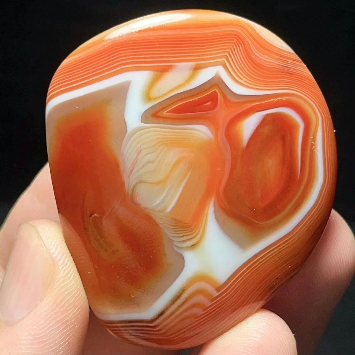 Earth Mined Banded Agate Worry Stone, Colorful Pattern, Tumbled Polished, Table Decor, Natural Stone, Crystal Collection