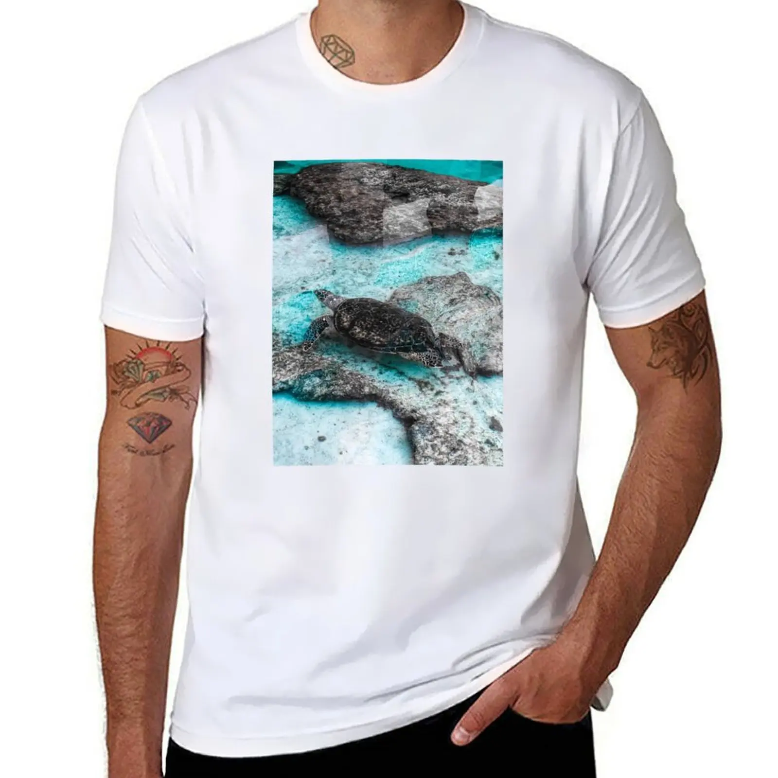 

Sea turtle in blue water T-Shirt man t shirt luxury t shirt man plain T-Shirt