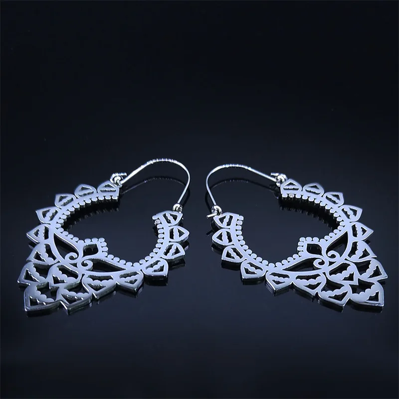 2024 New fashion stainless steel cutout flower flower earrings Bohemian carved earrings Feminine all matching earrings anniversa