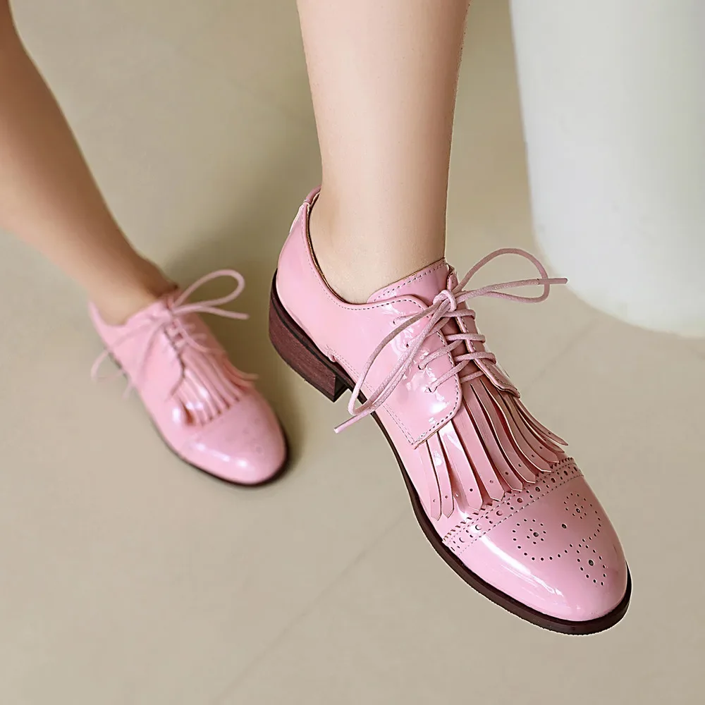 

Весенние оксфорды на плоской подошве со шнуровкой, модные женские лоферы на шнуровке с круглым носком, кожаные туфли дерби с пряжкой и кисточками в британском стиле, женские туфли на толстом каблуке