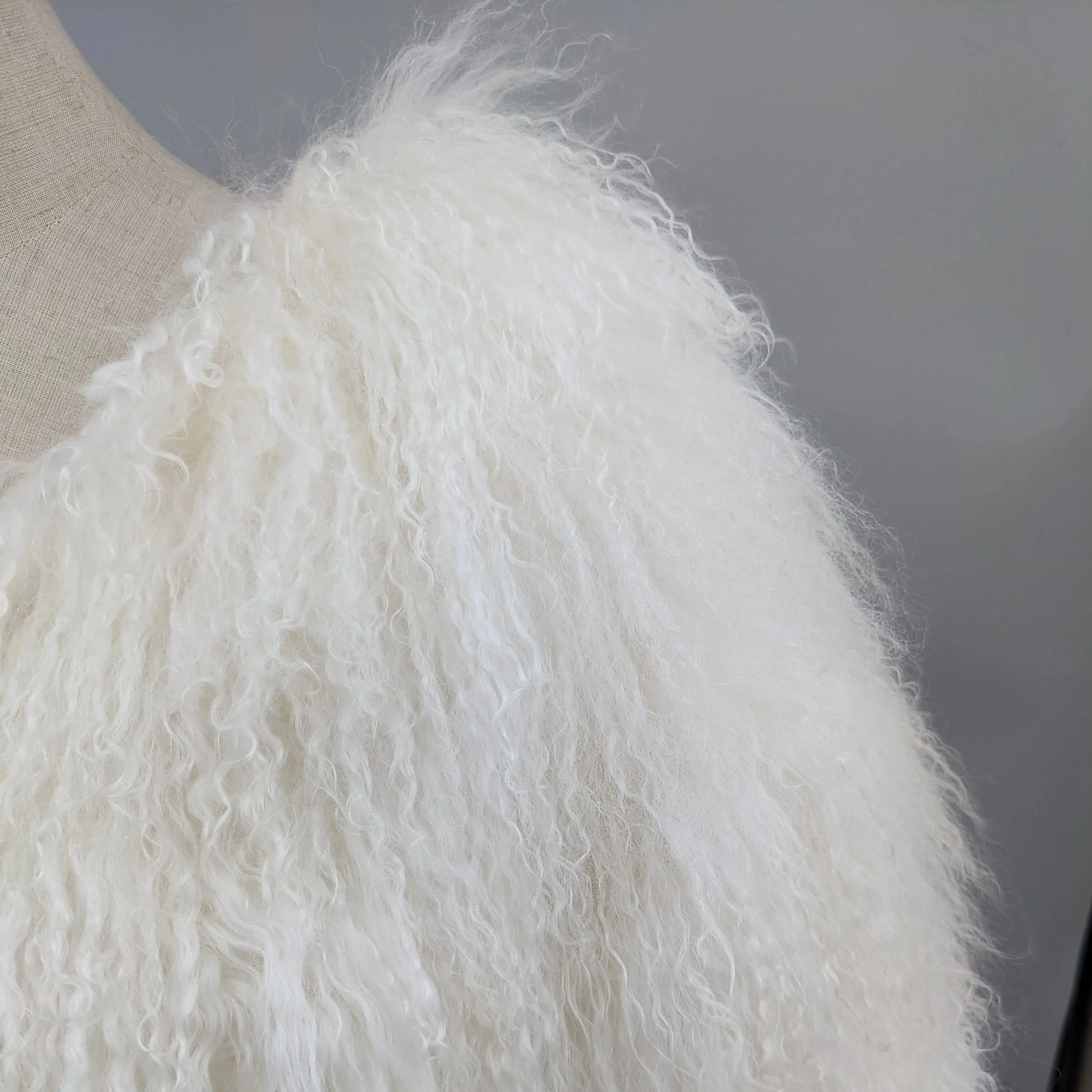 Damska zimowa mongolska futro owcze Puszysta kurtka z naturalnego futra Damska gruba ciepła odzież wierzchnia z ośmioma rękawami 240903