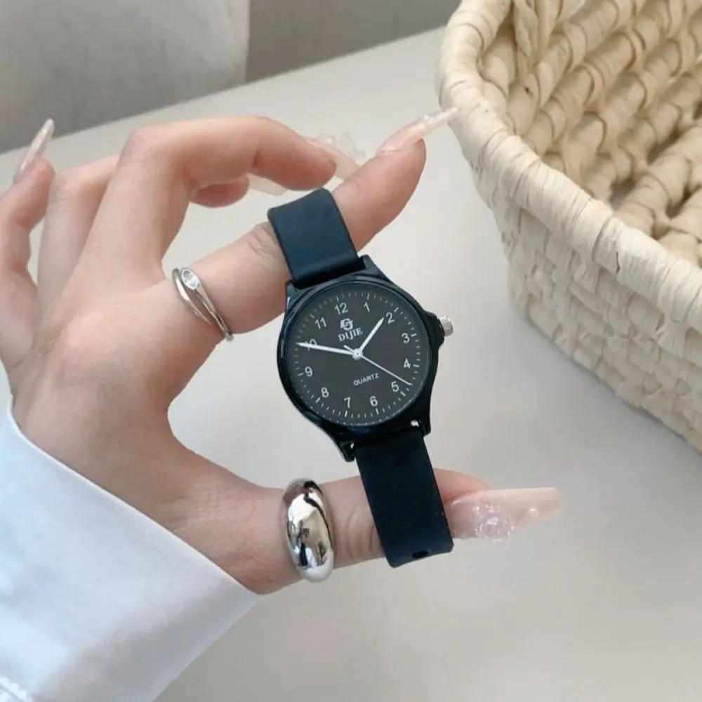 ساعة يد بحزام سيليكون عالي الجودة متعددة الألوان كاجوال كوارتز ساعة كوارتز قابلة للتعديل للطالبات والفتيات