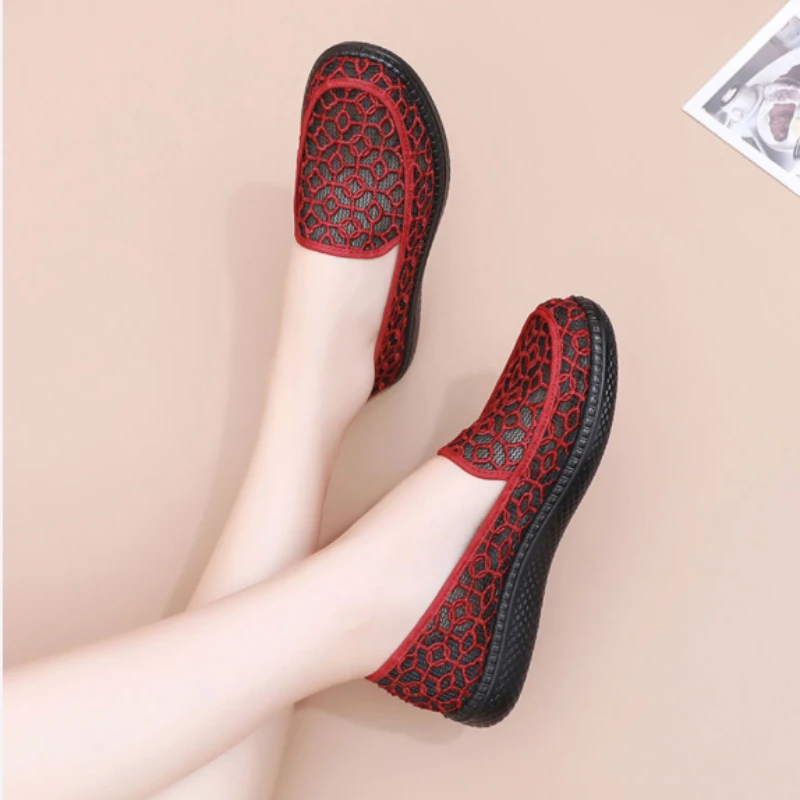 

Women Summer Breathable Mesh Flat Sandals Soft Bottom Non Slip Casual Walking Shoes for Elderly Ladies