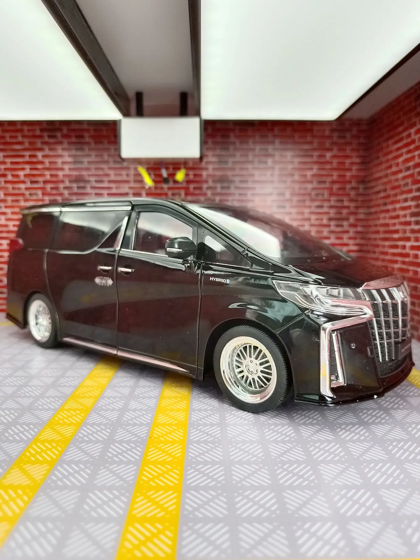 1: 18 Simulation 2023 Alphard Alloy Car Model MPV Luxury Business Vehicle Model Electric Door Opening Toy