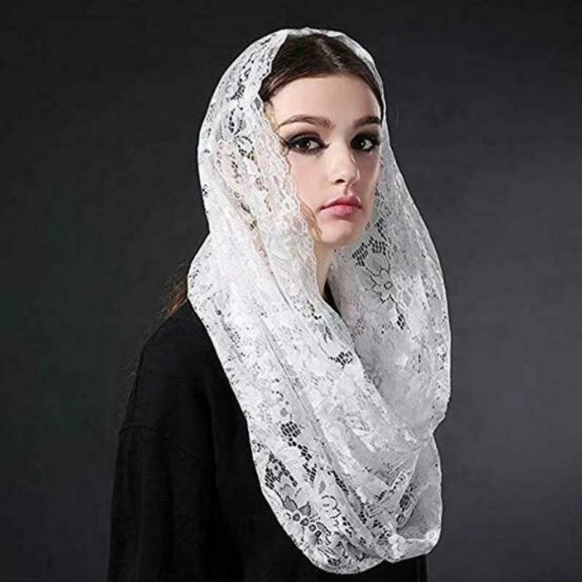 

Shawl hem Wedding Veils Shoulder Length Veil Lace Appliques One Layer Wedding Veils With Comb 40 Length Retro Style Bridal Veil