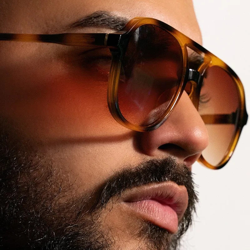 Retro Sonnenbrille für Männer und Frauen Quadratische Pilotenbrille Vintage Trendige Sonnenbrille mit Kunststoffrahmen