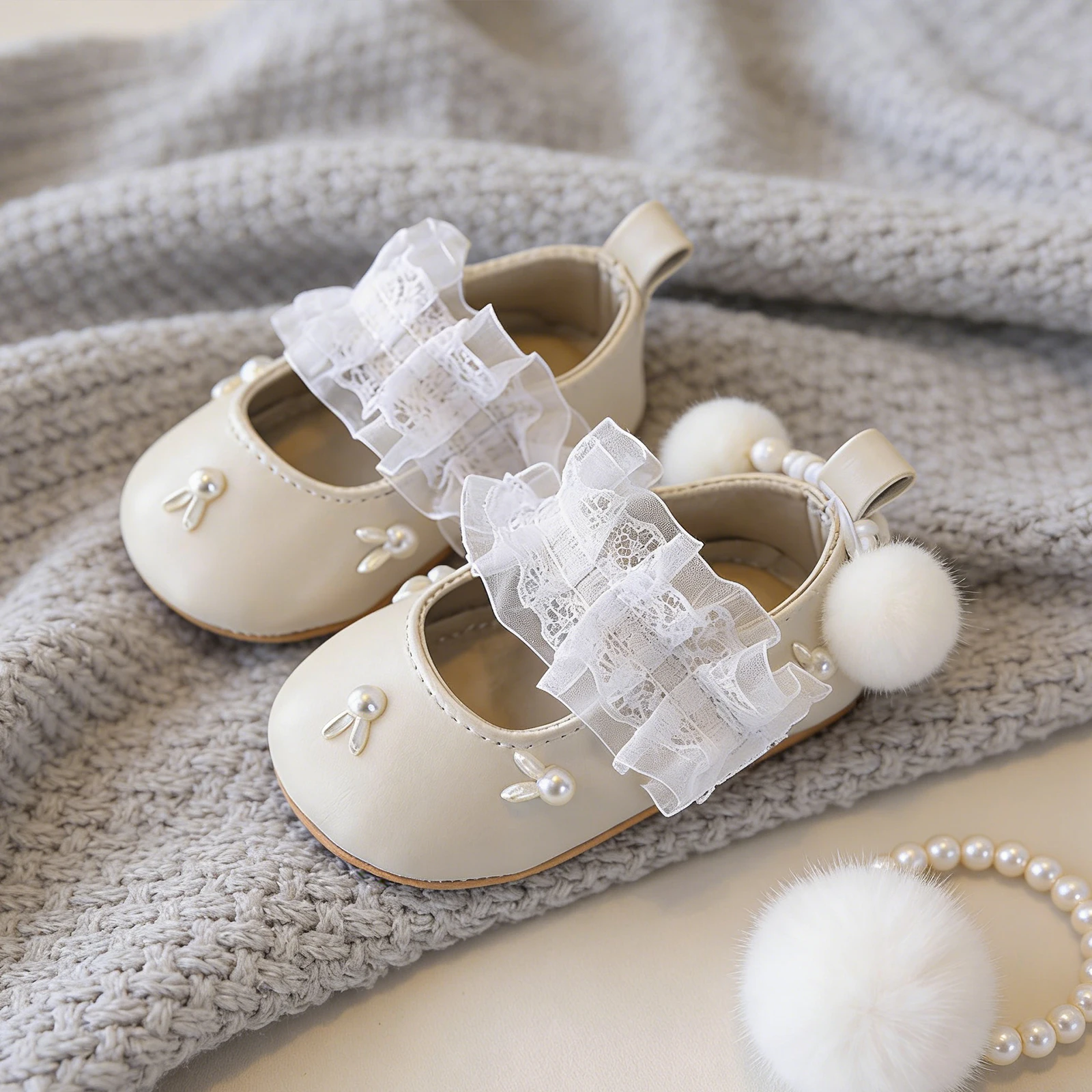 

Обувь для маленьких девочек, туфли принцессы из мягкой искусственной кожи с кружевной отделкой в ​​виде кролика, нескользящая подошва, обувь для первых прогулок, обувь для малышей