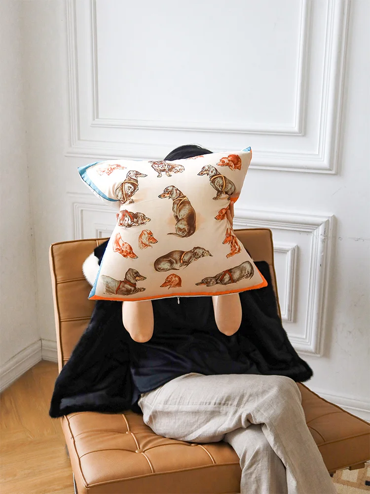 Luxury Silk Sensation Royal Hunting Dog Little Dog Pillow Living Room Sofa Cushion Soft Plush Home Decorative Pillowcase