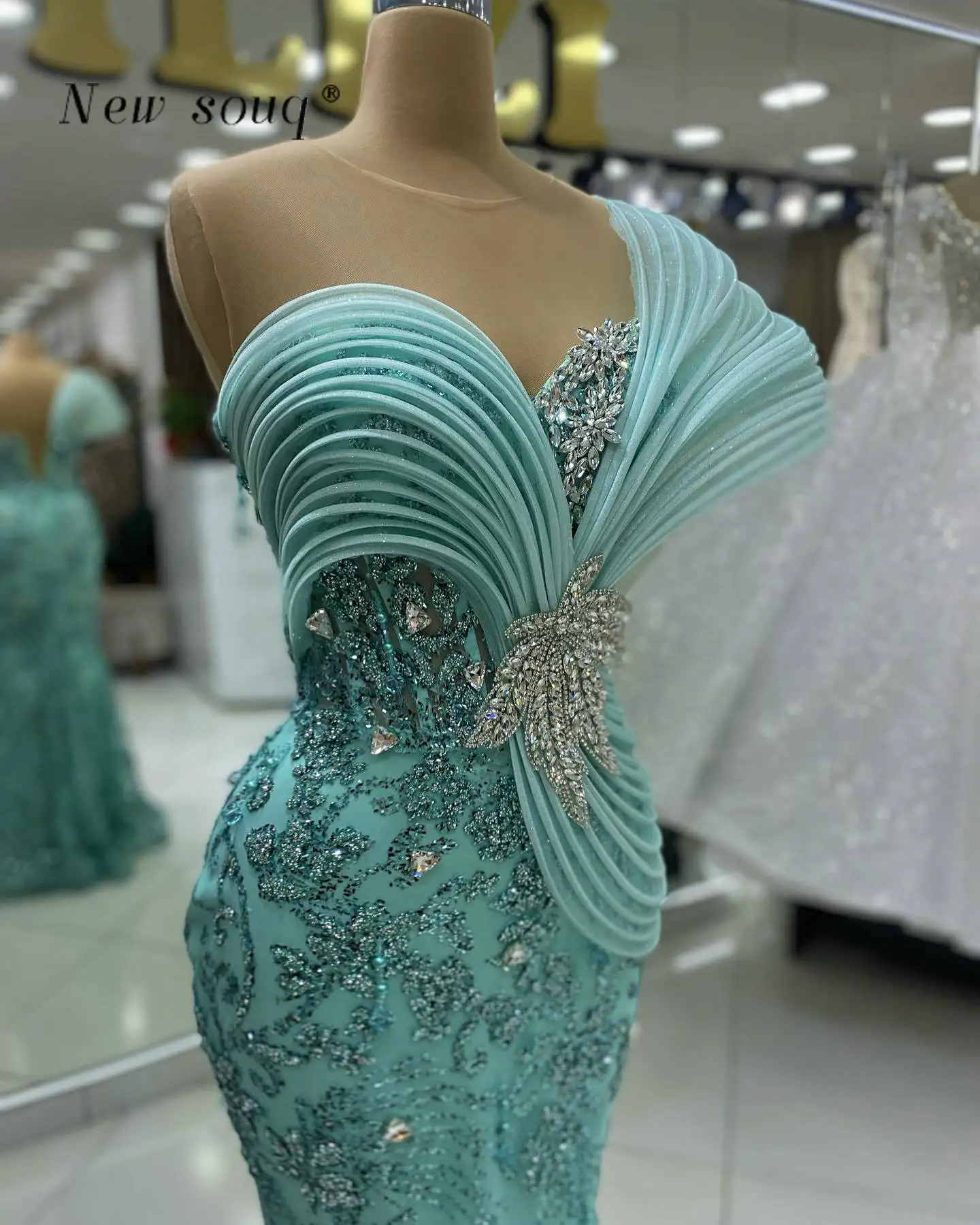 Modern Fashion Mint Green Long Sleeveless Evening Dresses Formal Occasions Wedding Events Party Gowns with Crystals Customized