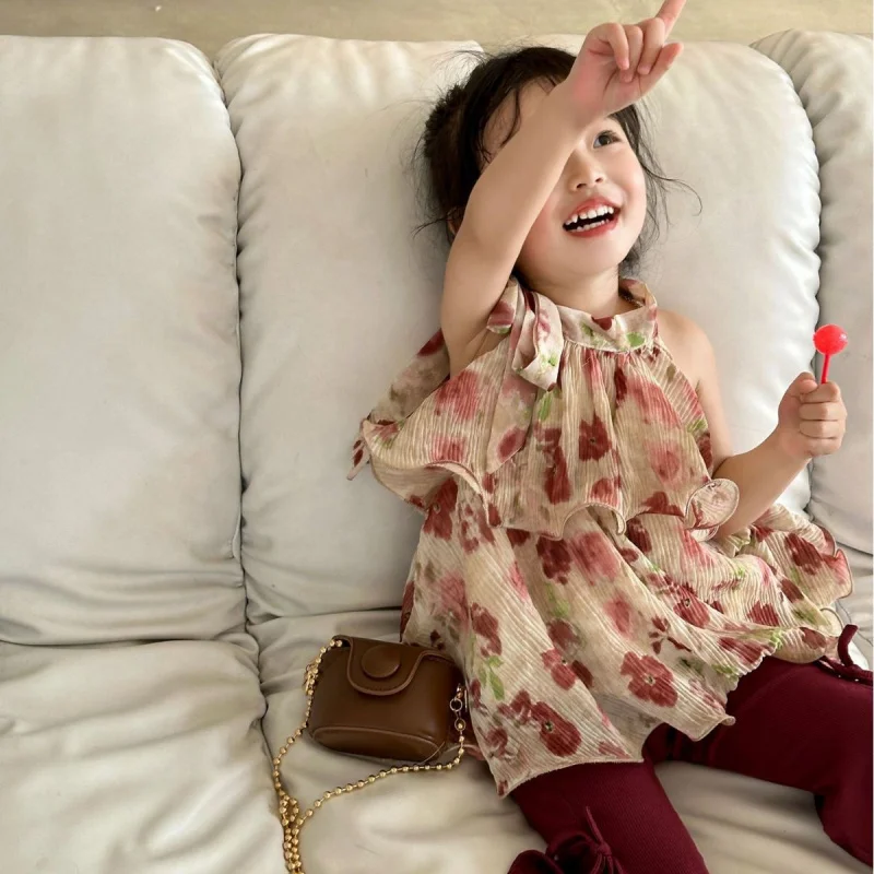 

Girls' outfit with sweet floral chiffon top and side-slit bell-bottom pants26New summer children's clothing wholesale