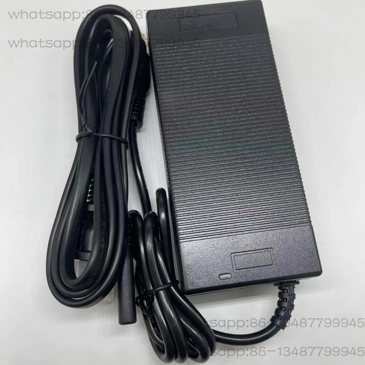 

OPS Honghe HO-5819 Pluggable Computer DC19V4.74A Round Port Plug Power Cord Adapter