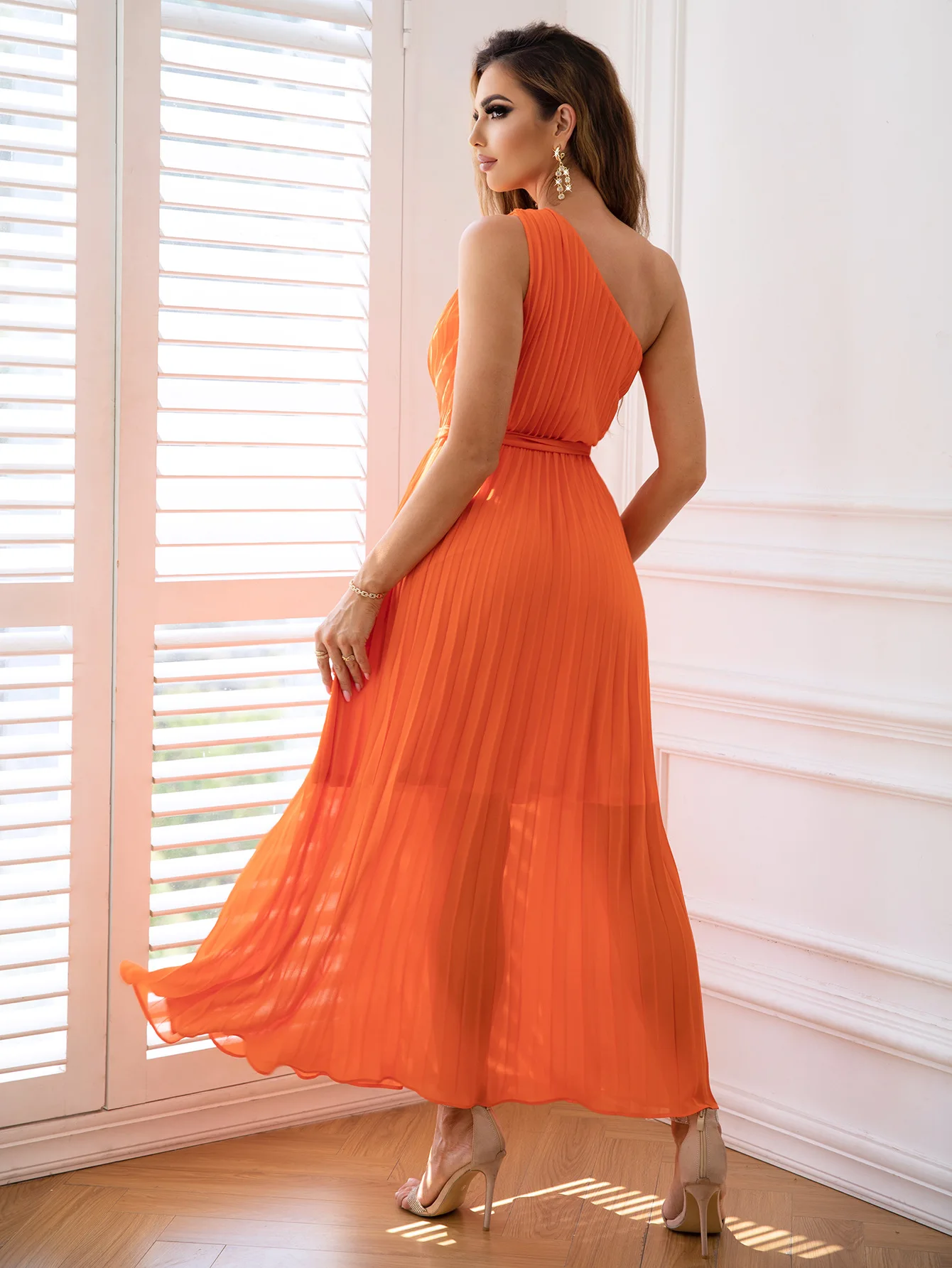 EINY Schickes orangefarbenes Party-Maxikleid für Damen, Schnürung, elegante, einschultrige, gerüschte lange Kleider, Mesh-Plissee-Abschlussball-Maxikleider, Outifts