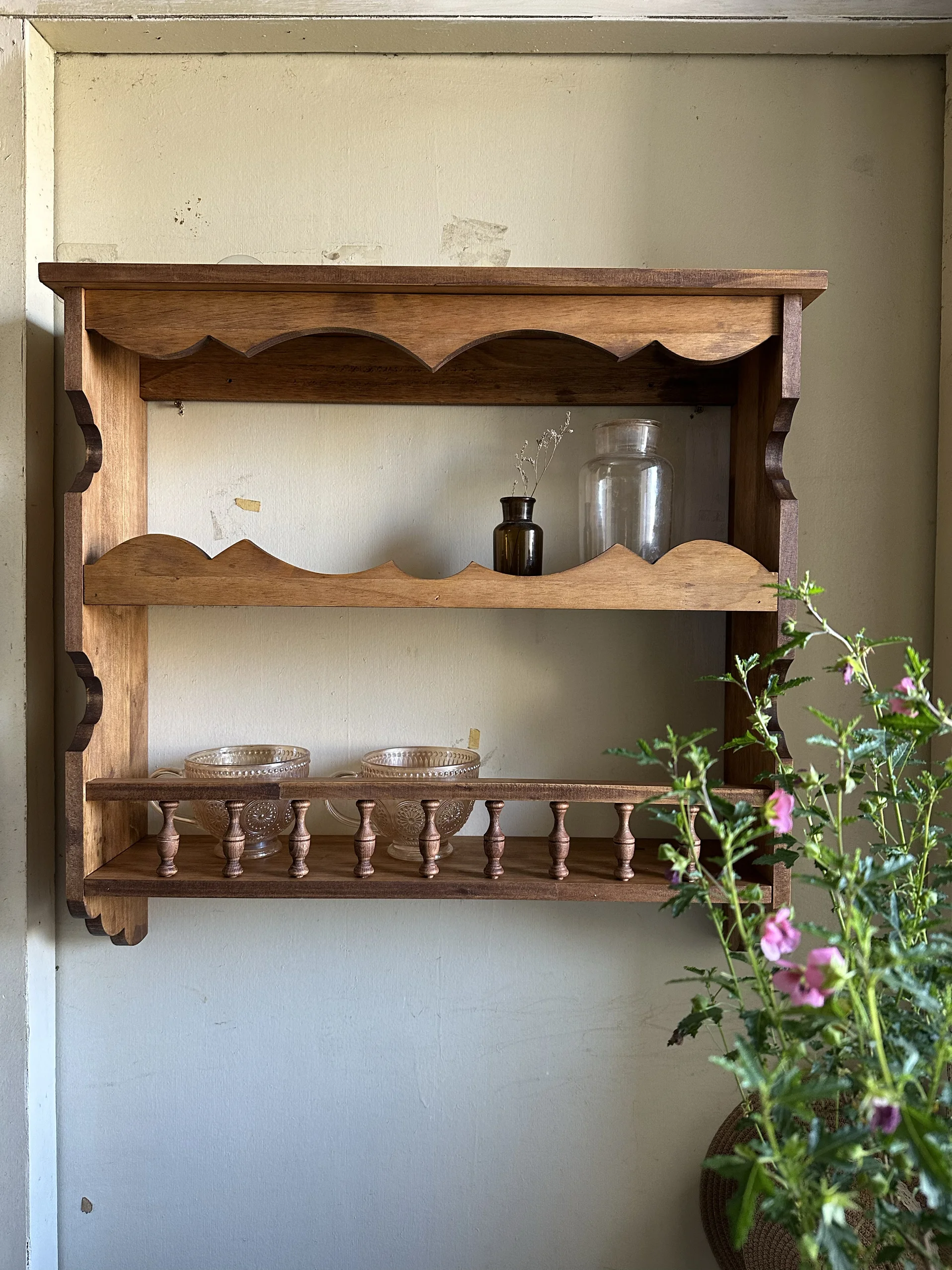 

American rural style solid wood display rack, medieval style wall storage rack, multi-layer household display rack