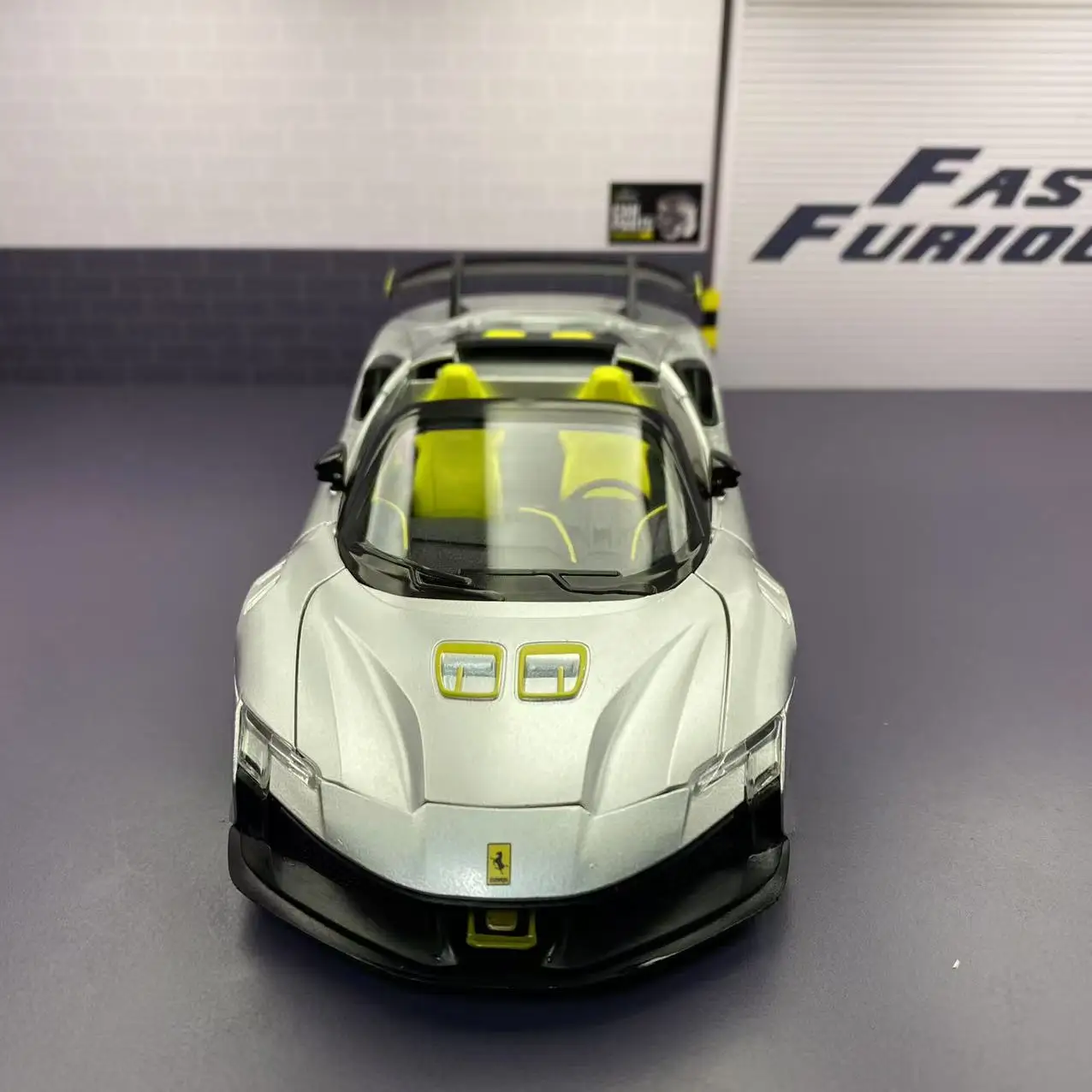 새로운 1:24 SF90 XX Stradale Supercar 합금 자동차 모델 소리와 빛 풀백 어린이 장난감 수집품 생일 선물