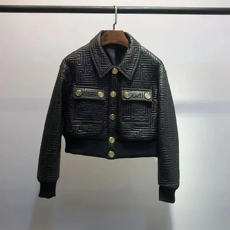 سترة نسائية من الجلد الطبيعي بطول قصير وياقة مقلوبة لربيع وخريف 2025 معطف مزين بجيب أنيق