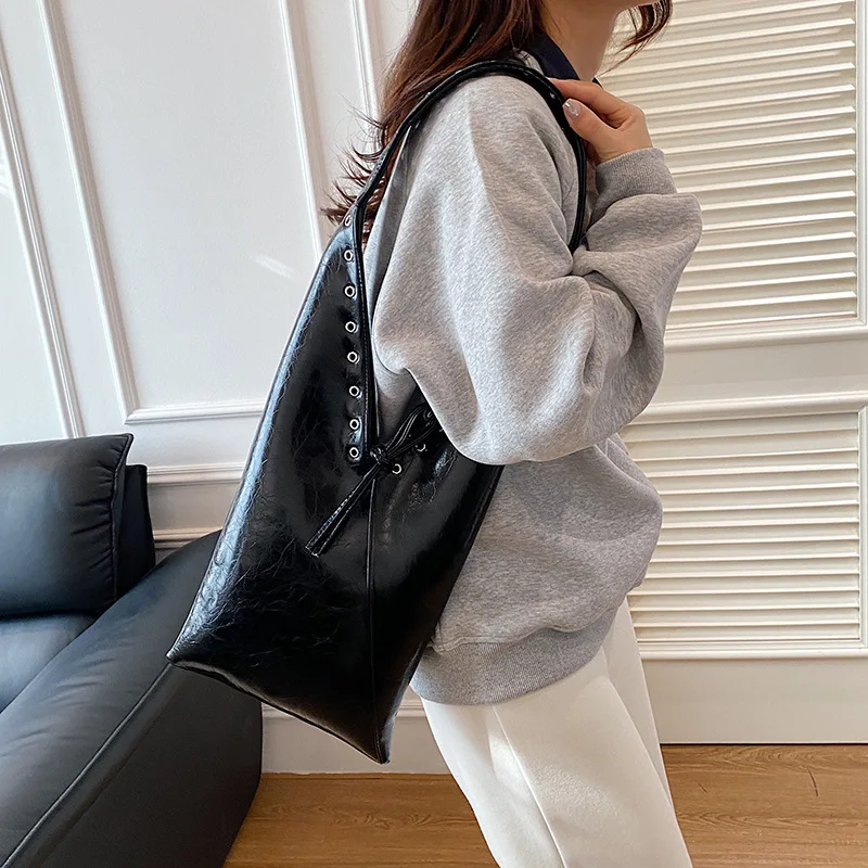 

2025 Vintage Women's Underarm Tote Bag, Genuine Leather Large Capacity Multi-way Shoulder Crossbody, Retro Chic Work Purse