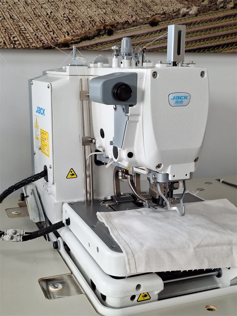 Nuova macchina per asole elettroniche JACK 9820 per cucire asole Macchina da cucire elettronica per occhielli con buco della serratura con tavolo