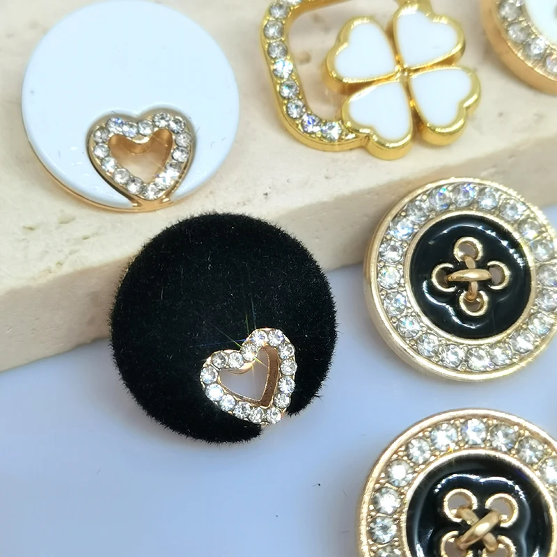 17.5/20/23MM Wholesale Fashion Rhinestone Buttons Of Clothing High Quality Luxury Heart Decor Button For Women Needlework Sewing