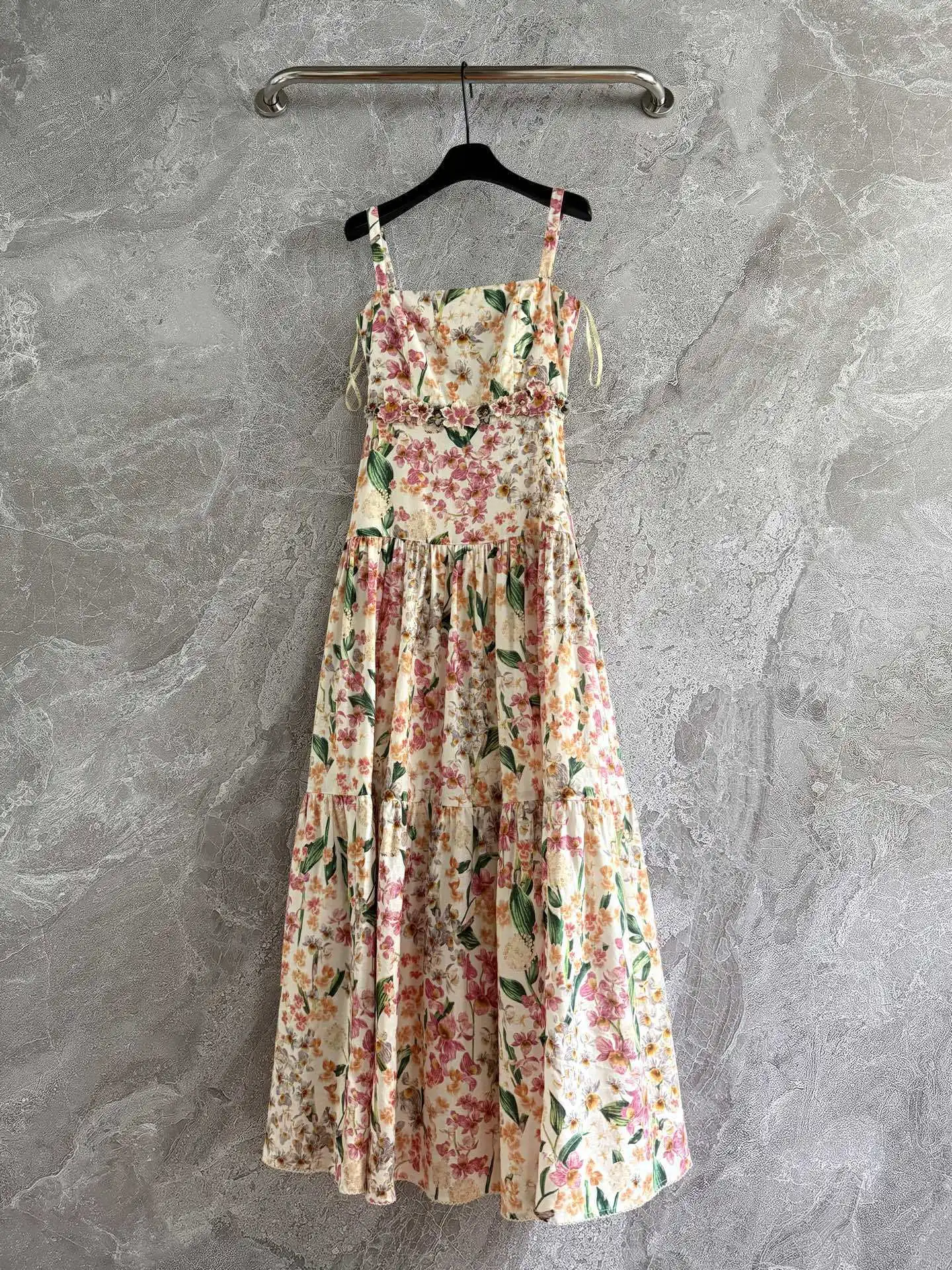 

New Elegant and Fashionable Exquisite Embroidered Decal Water soluble Embroidered Decal Long Skirt Women's Wear