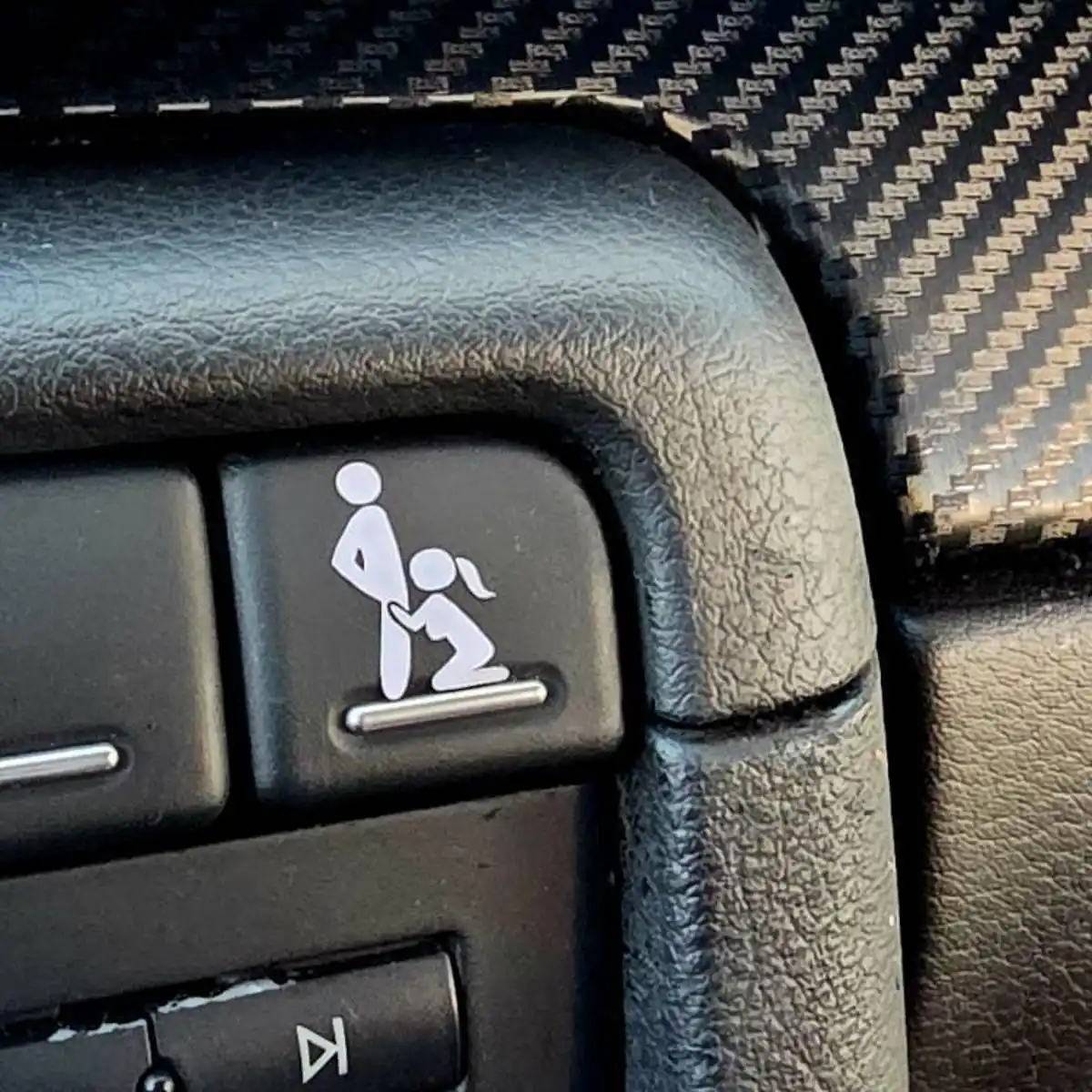 2 Stück Vinyl-Aufkleber für die Autotasten, lustige Auto-Accessoires-Aufkleber für Männer