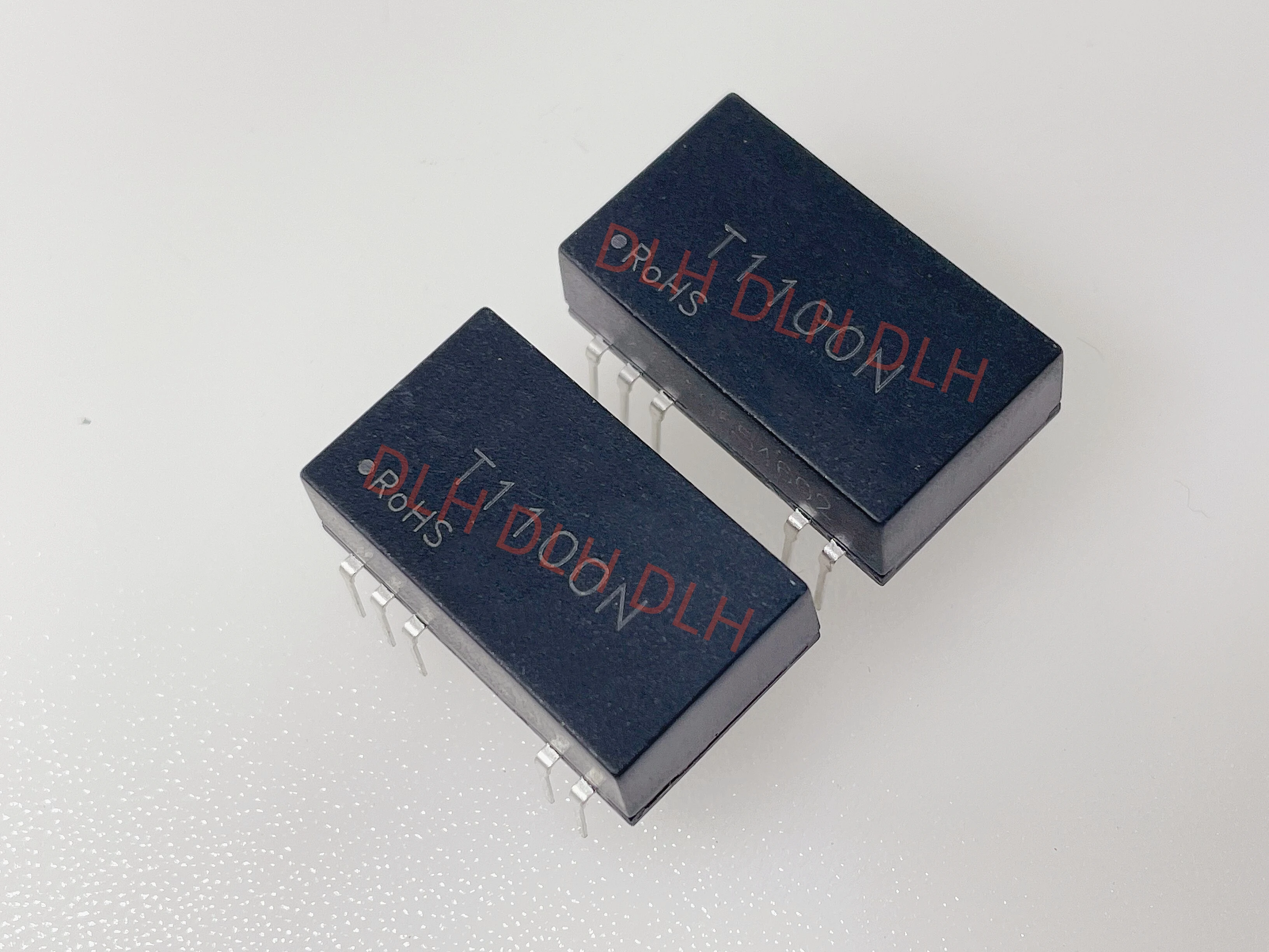 

T1100N passive high-precision isolation transmitter 4-20mA current input current signal output 0.1%