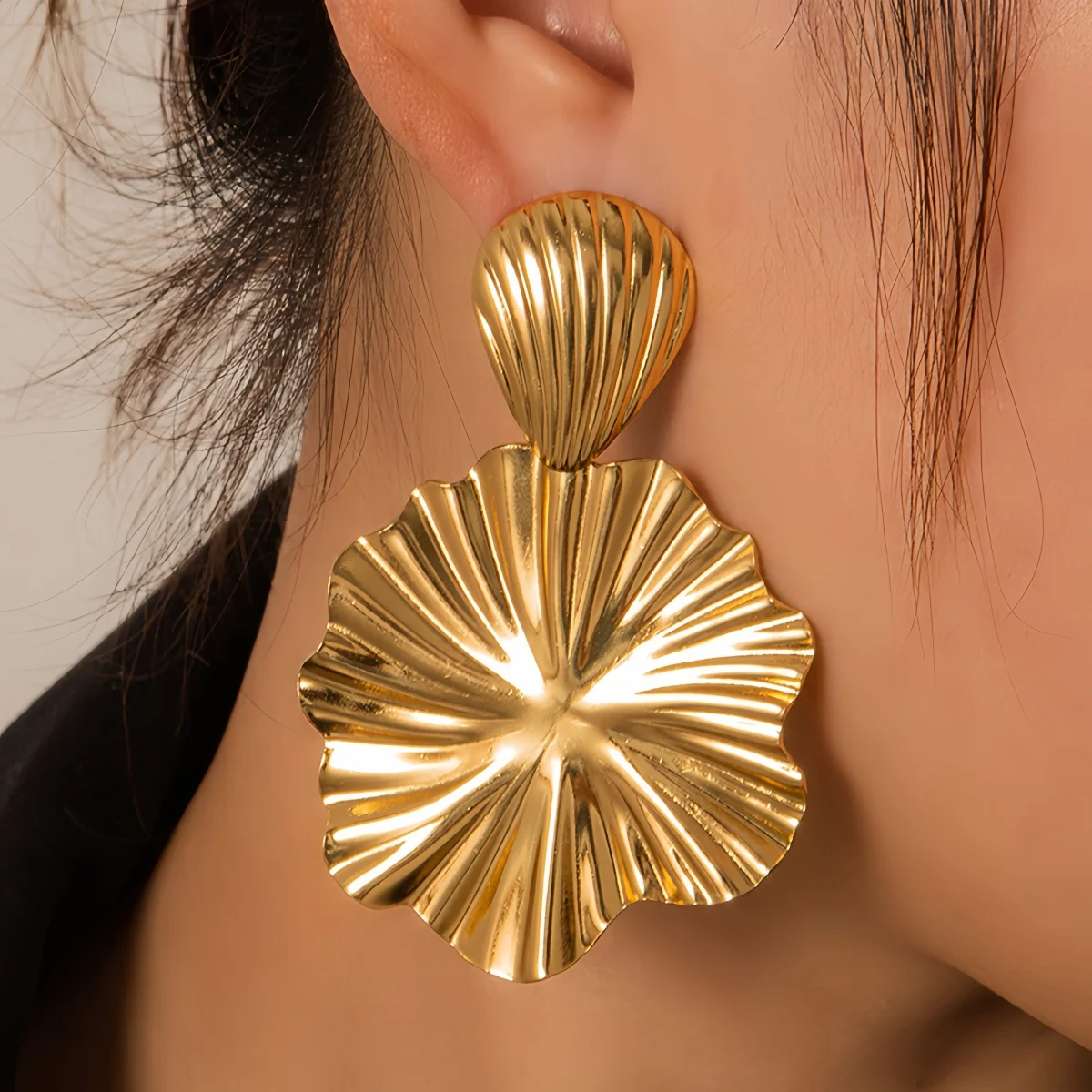 INS Gold Color Irregular Leaf Alloy Stud Earrings Simple Wrinkled Seashells Earring For Women Fashion Jewelry Gift