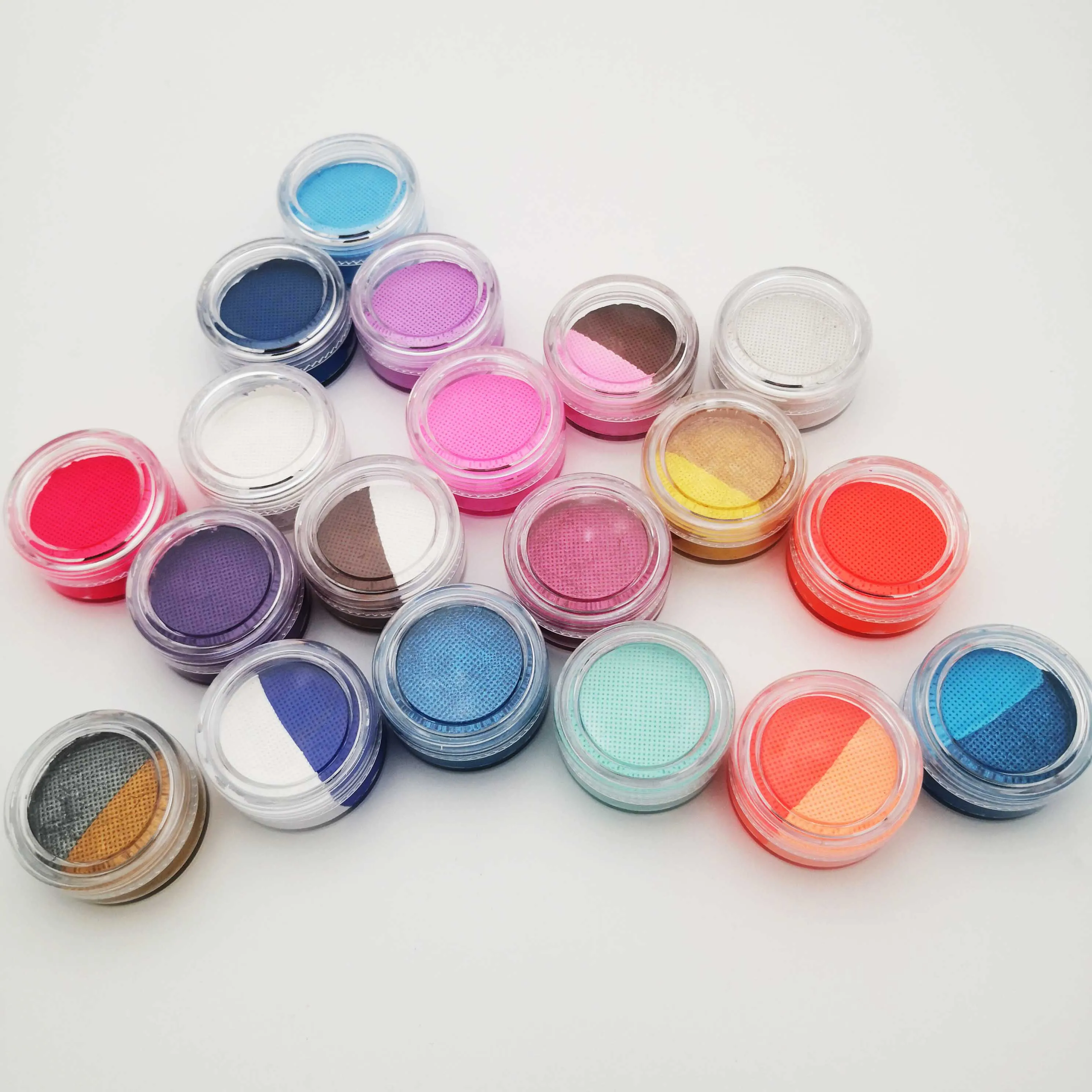 Pastel UV de neón activado a base de agua, maquillaje gráfico, delineador de ojos con forma de pastel dividido