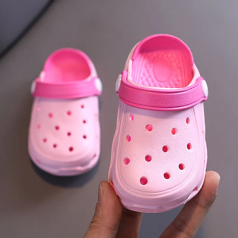 Children's beach hollowed-out anti-slip clogs and flip-flops