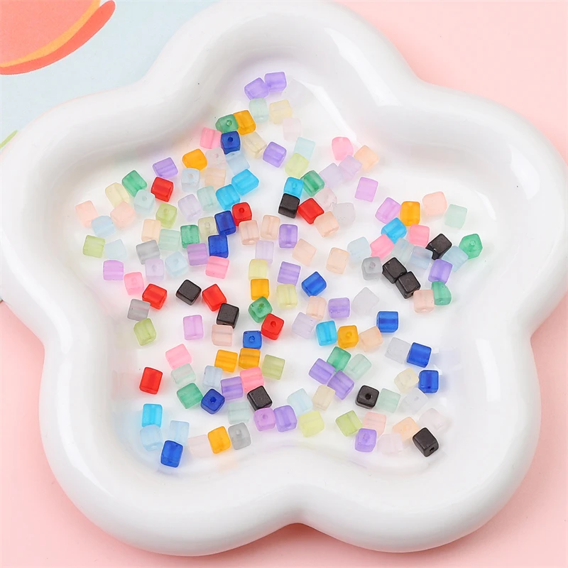 ลูกปัดแก้วเม็ดเล็กแบบคละสี สำหรับทำเครื่องประดับ สร้อยข้อมือ สร้อยคอ DIY ลูกปัดดีไซน์พิเศษ ต่างหู ขนาด 5 มม. (ประมาณ 100 เม็ด)